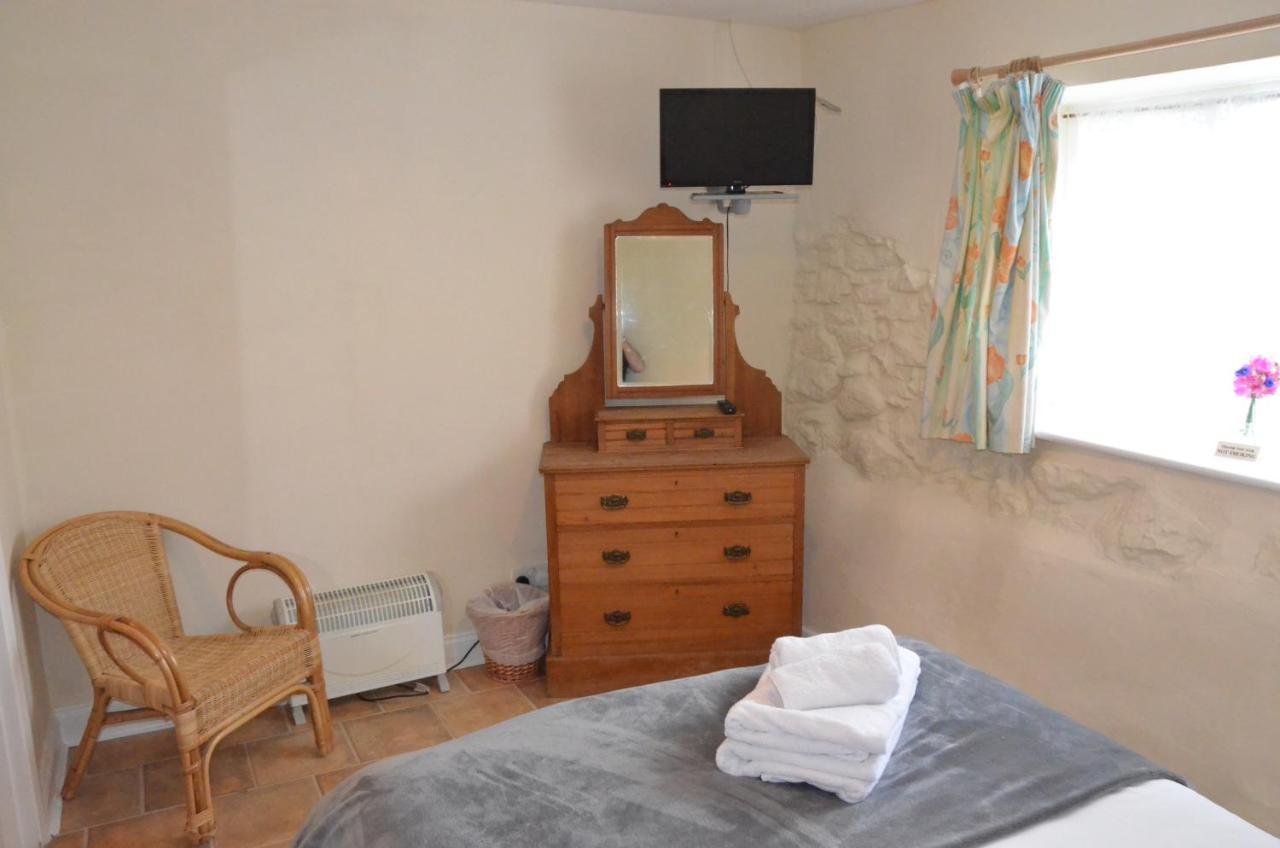The Royal Oak Inn Dunsford Екстериор снимка